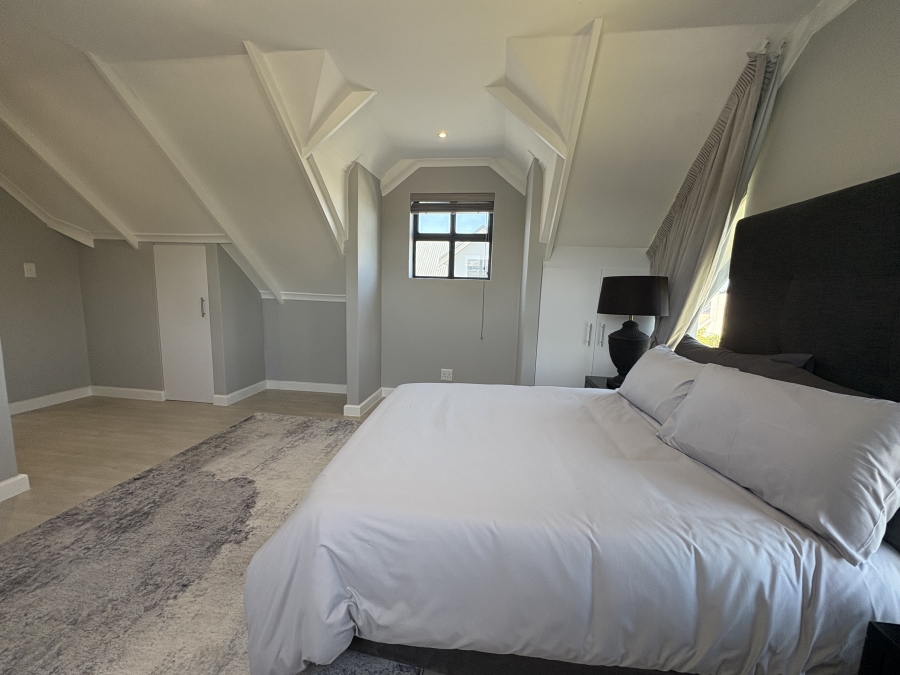 4 Bedroom Property for Sale in Grotto Bay Western Cape